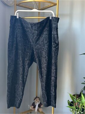 torrid active women’s Black Snake-Print Athleisure yoga Leggings plus size 4